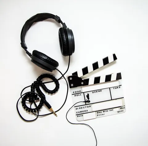Klaps filmowy na planie zdjęciowym