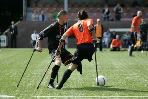 Piłkarze amp futbolu na boisku podczas meczu