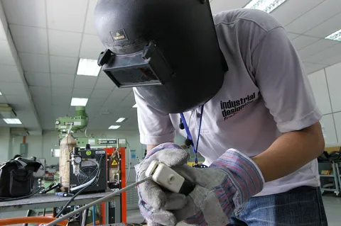Privately funded apprenticeships in England: government publishes rules for employers and providers