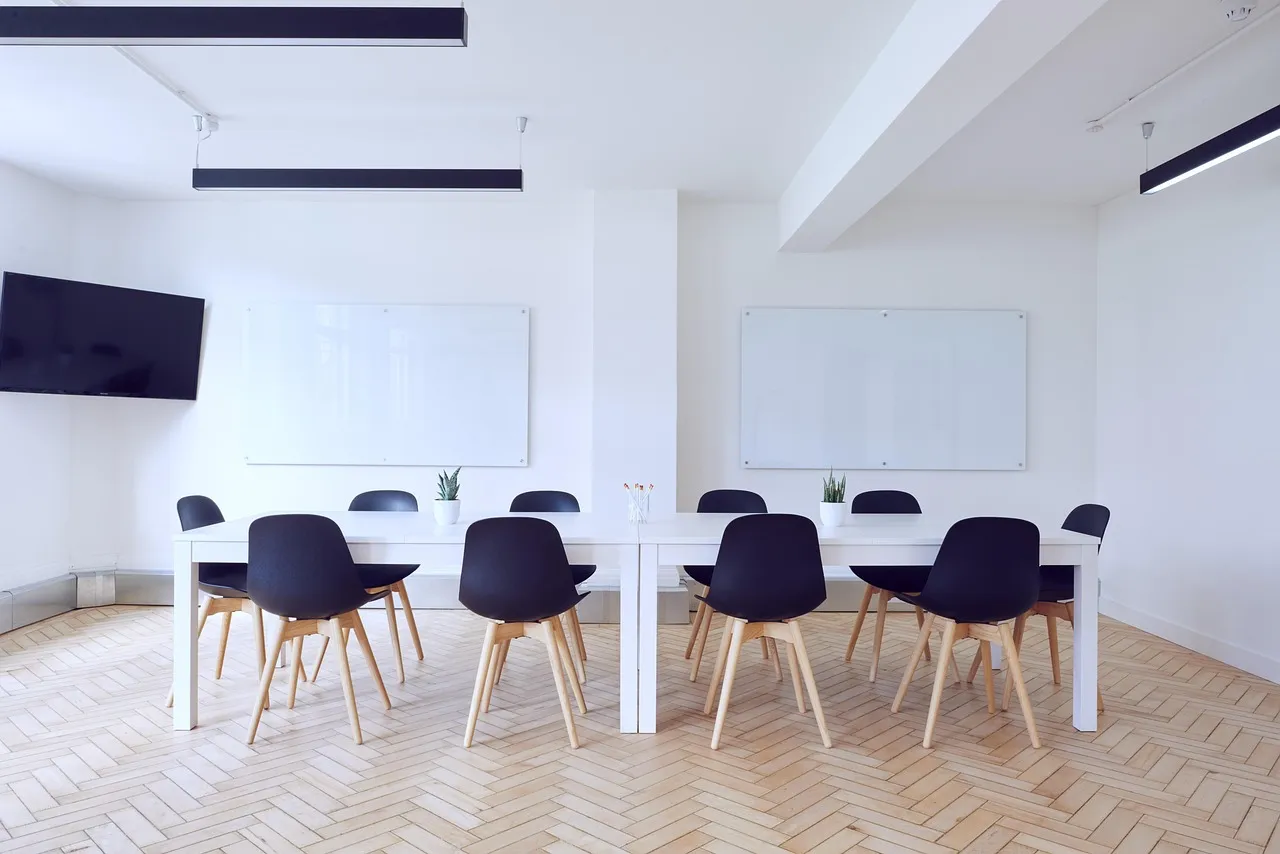 A training meeting in an office