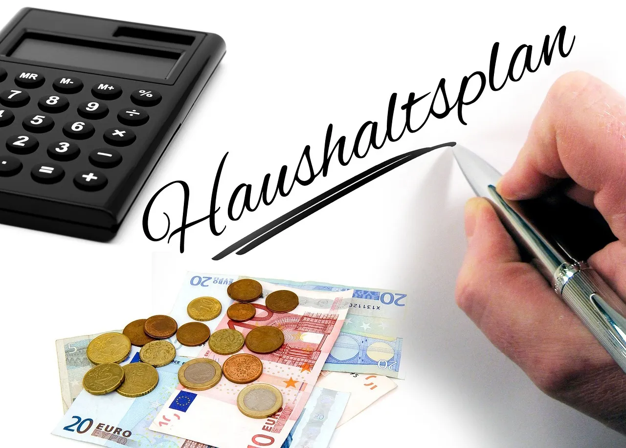 Kalkulator i rachunki domowe na stole