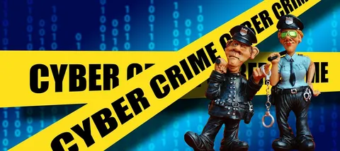Policjant pracujący przy laptopie